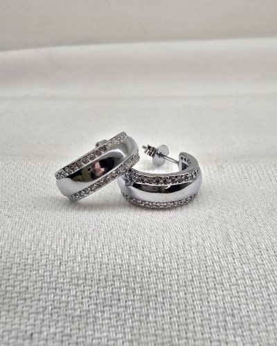 Brinco meia argola com zirconia no ródio - 1,5cm