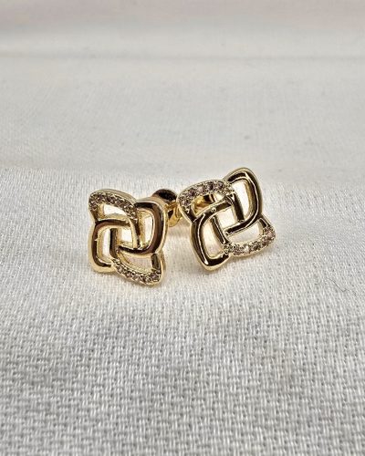 Foto 57: Brinco flor vazado cravejado zirconia banho ouro 18k - 1,2cm